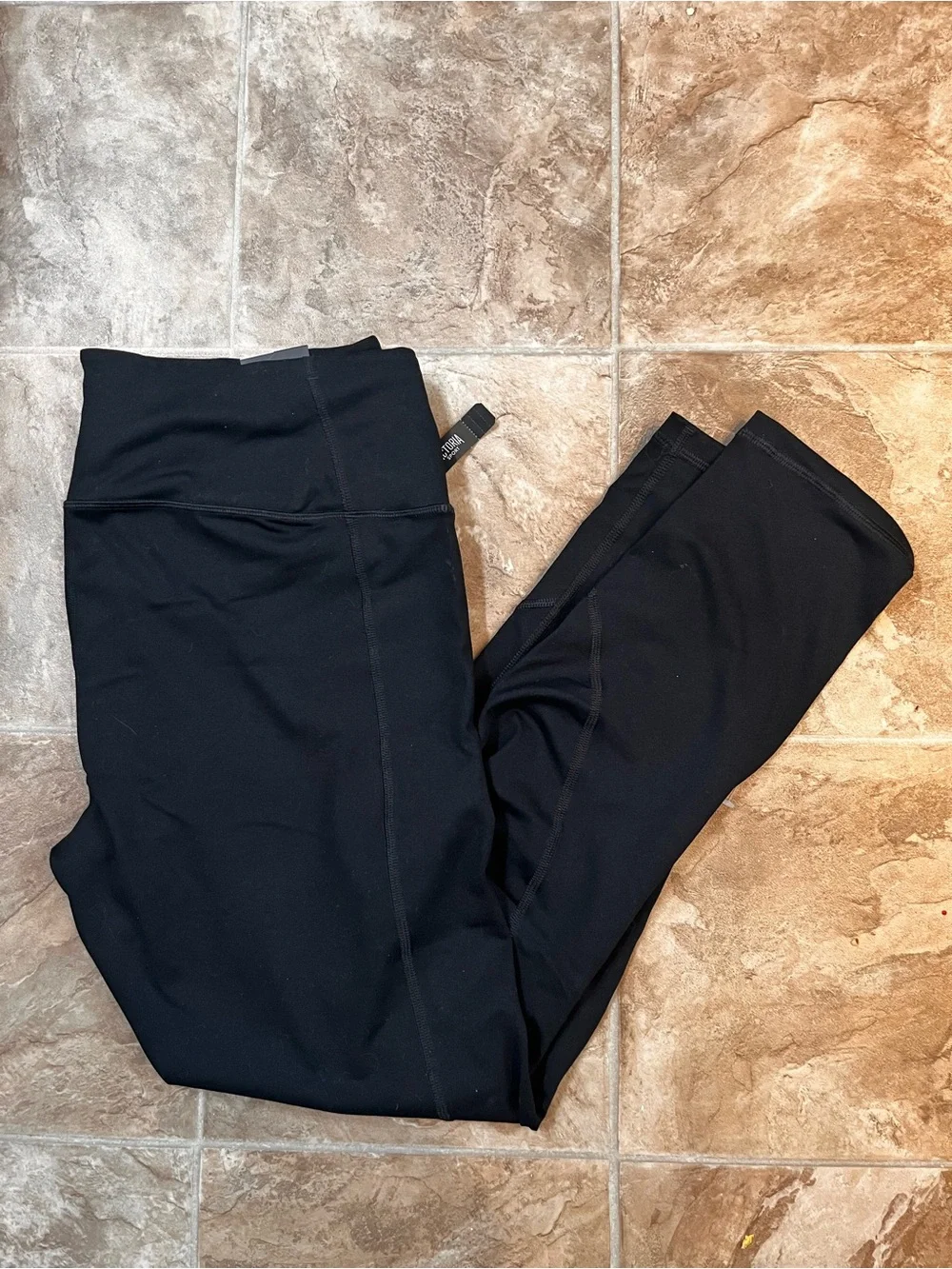 Black High-Waist Athletic Leggings - Picture 3 of 3
